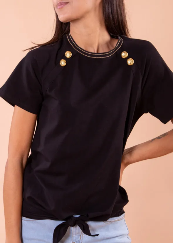 Camiseta negra filo dorado Botones