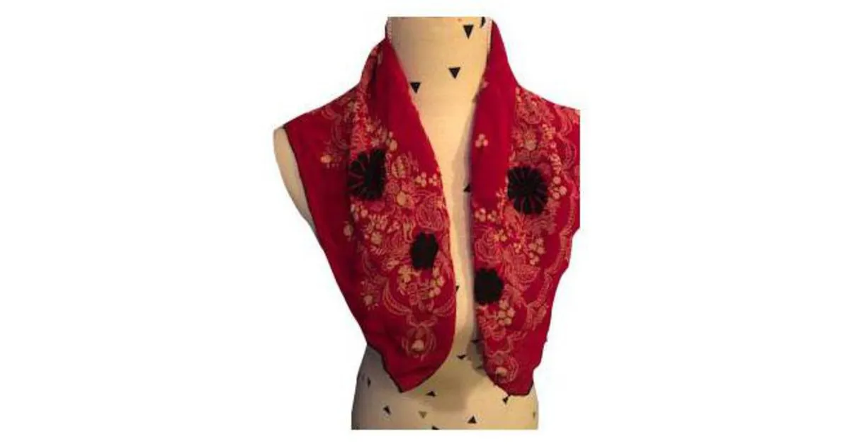 Cuadrado Nina RICCI 100 % seda burdeos  60 X 60 cm 