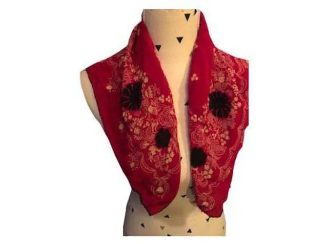 Cuadrado Nina RICCI 100 % seda burdeos  60 X 60 cm 
