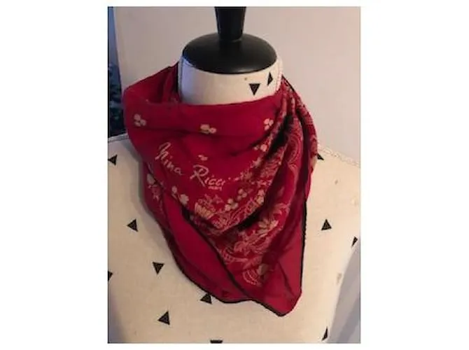 Cuadrado Nina RICCI 100 % seda burdeos  60 X 60 cm 