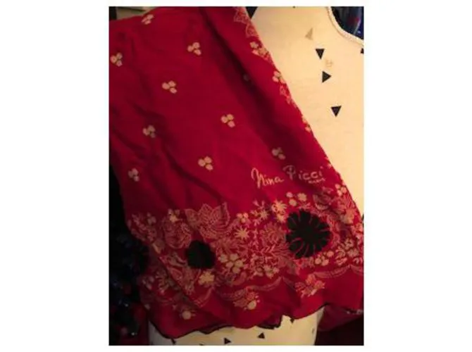 Cuadrado Nina RICCI 100 % seda burdeos  60 X 60 cm 