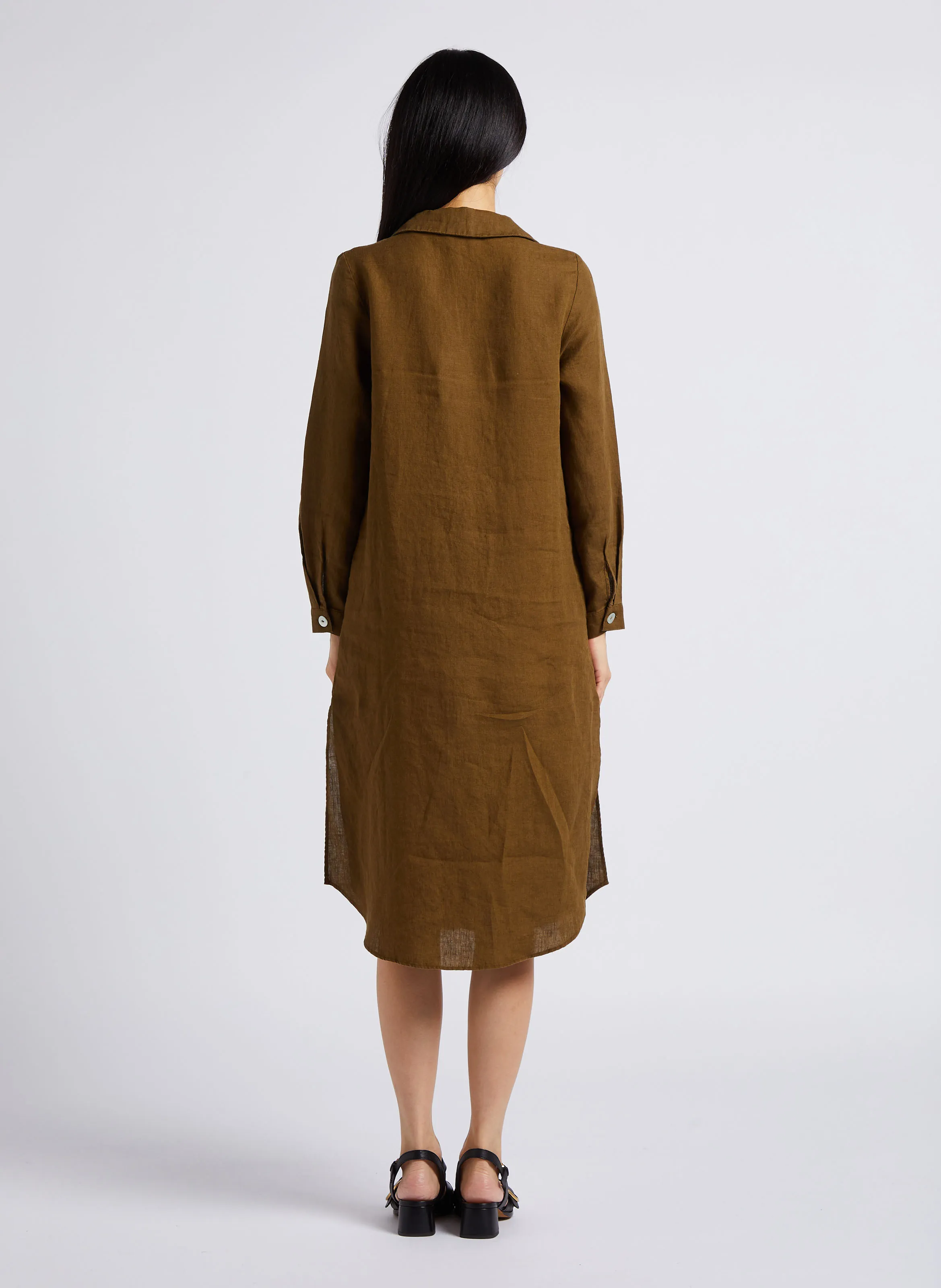 MAISON 123 AICHA  VESTIDO MIDI DE LINO CON CUELLO EN V EN CAQUI