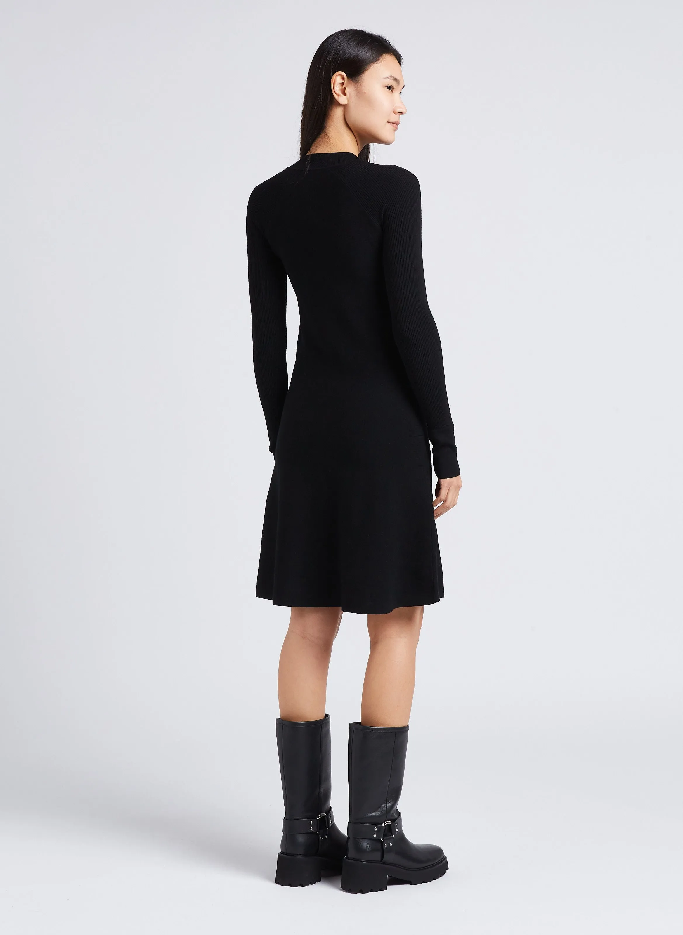MAX MARA LEISURE PIREO  VESTIDO MIDI CON CUELLO ALTO EN NEGRO