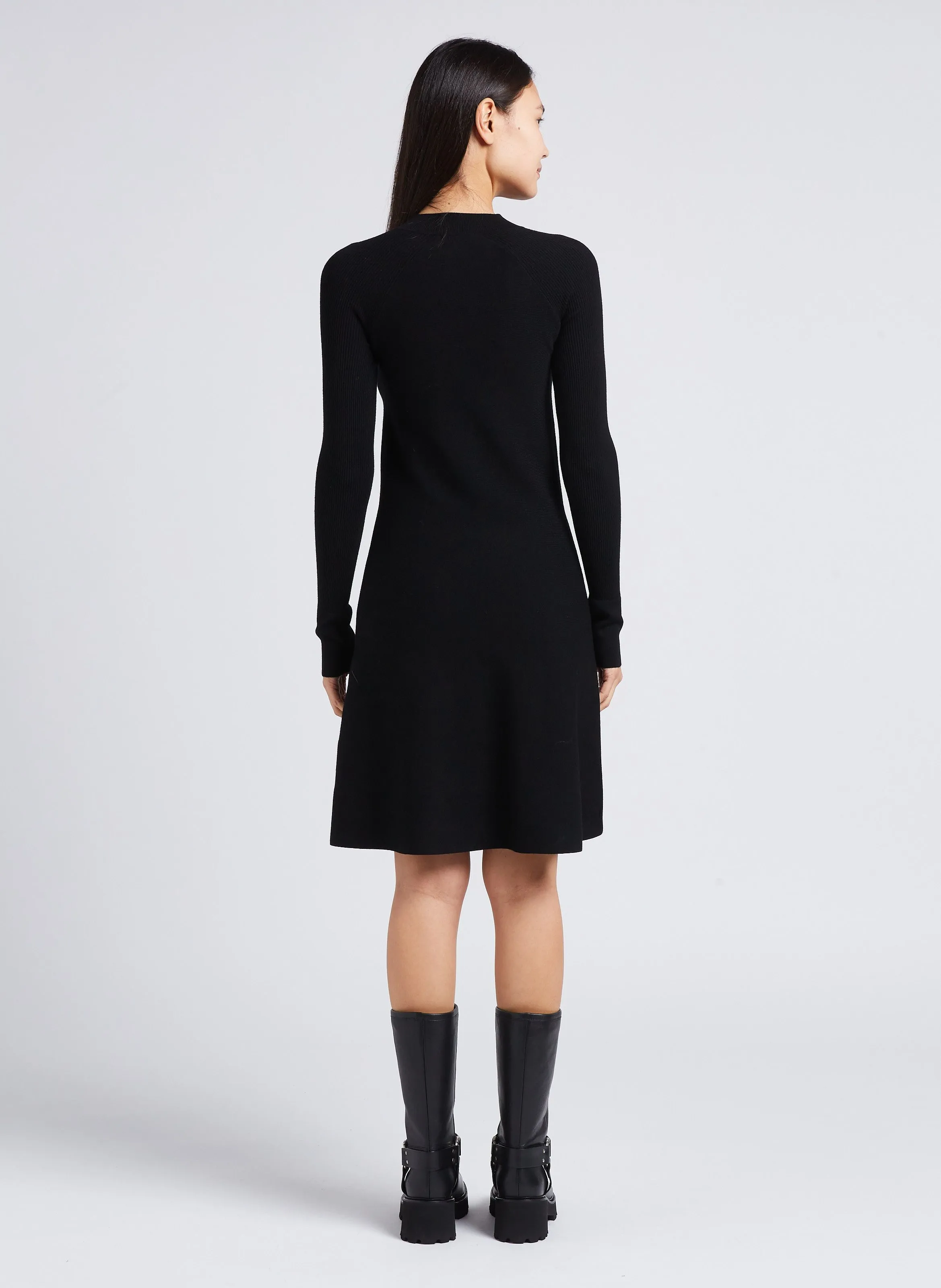 MAX MARA LEISURE PIREO  VESTIDO MIDI CON CUELLO ALTO EN NEGRO